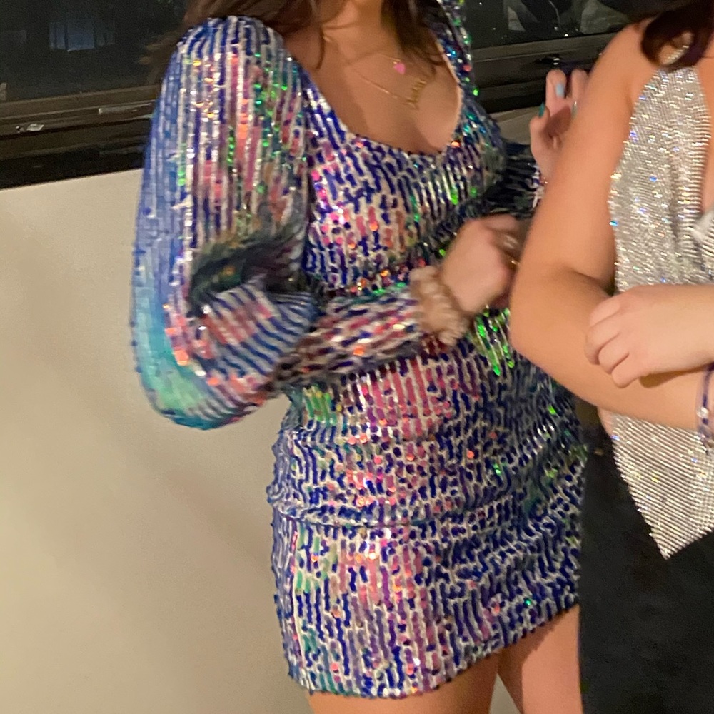 Size medium zara dress. Worn once.
